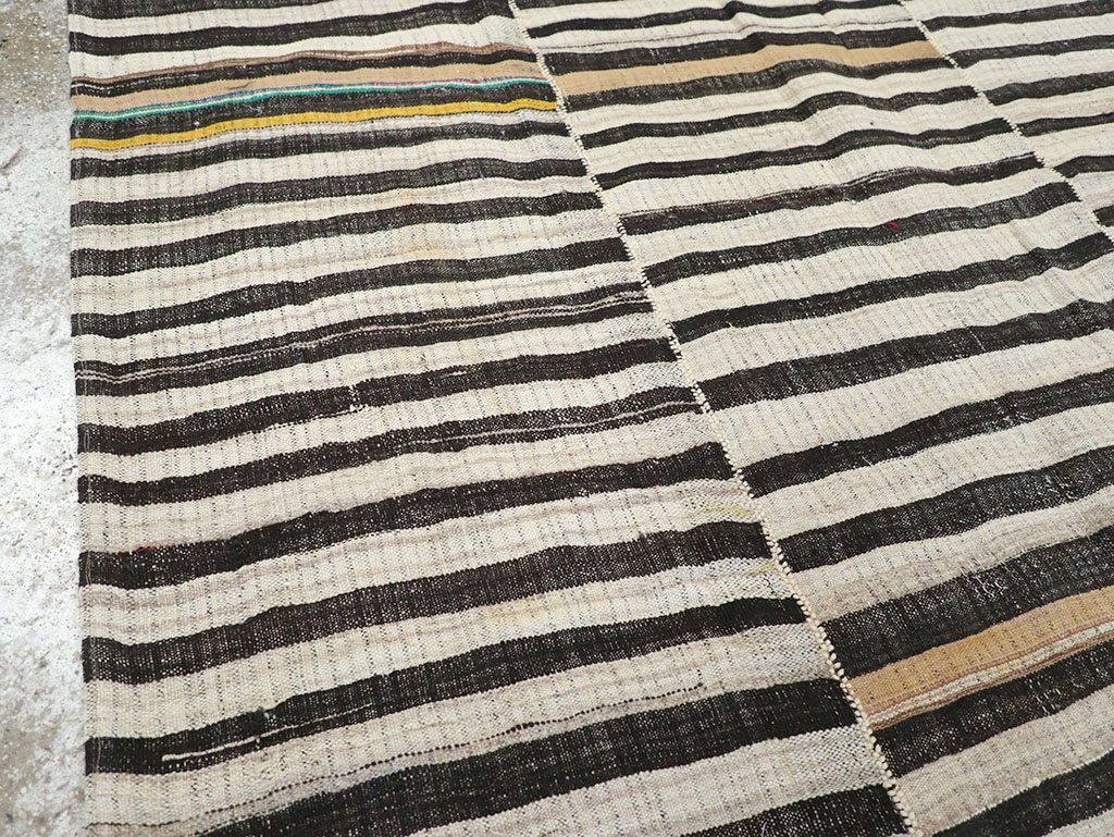 Vintage Persian Flatweave Kilim Accent Rug, No.25843 - Galerie Shabab