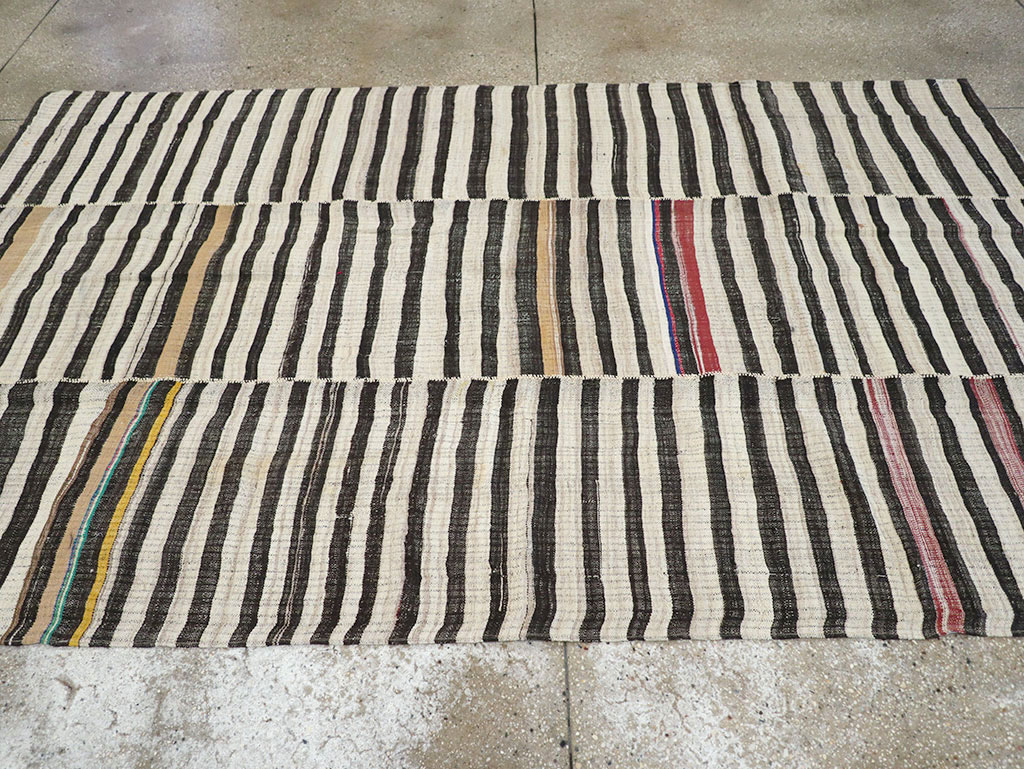 Vintage Persian Flatweave Kilim Accent Rug, No.25843 - Galerie Shabab