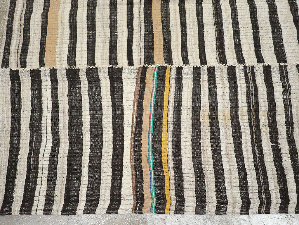 Vintage Persian Flatweave Kilim Accent Rug, No.25843 - Galerie Shabab