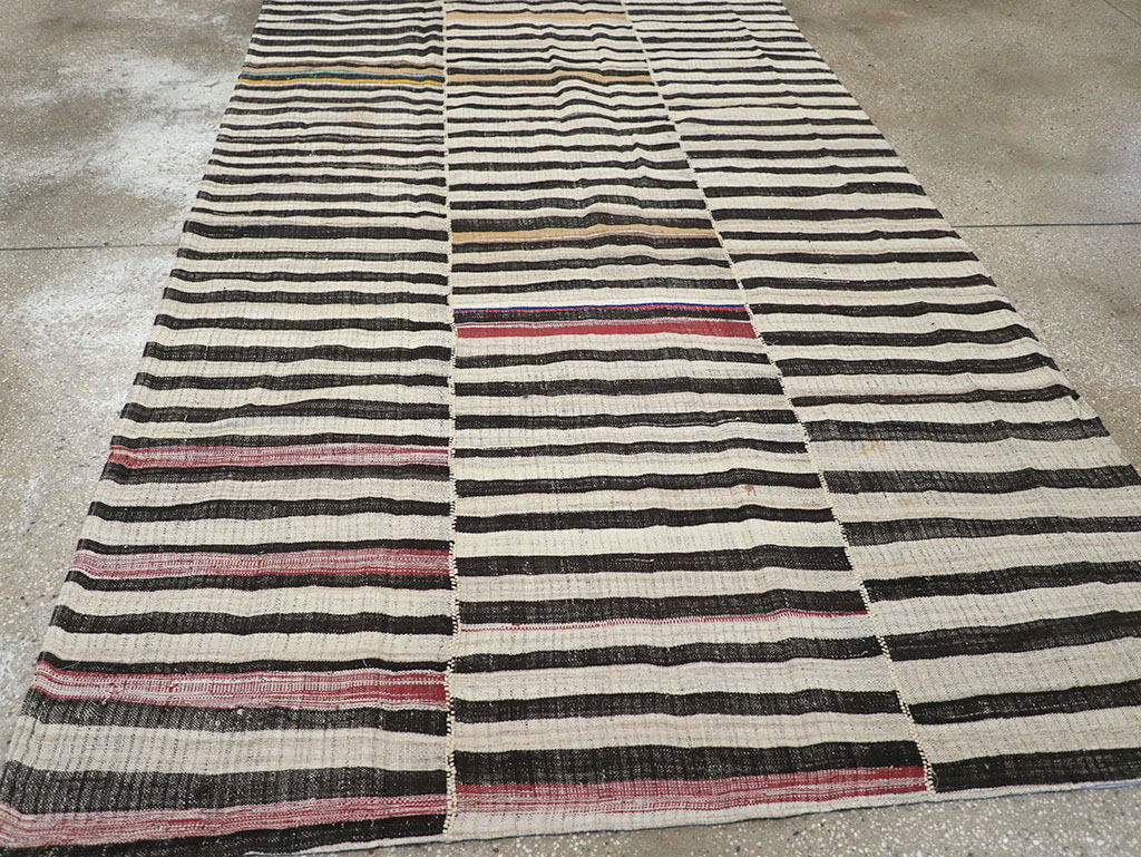Vintage Persian Flatweave Kilim Accent Rug, No.25843 - Galerie Shabab