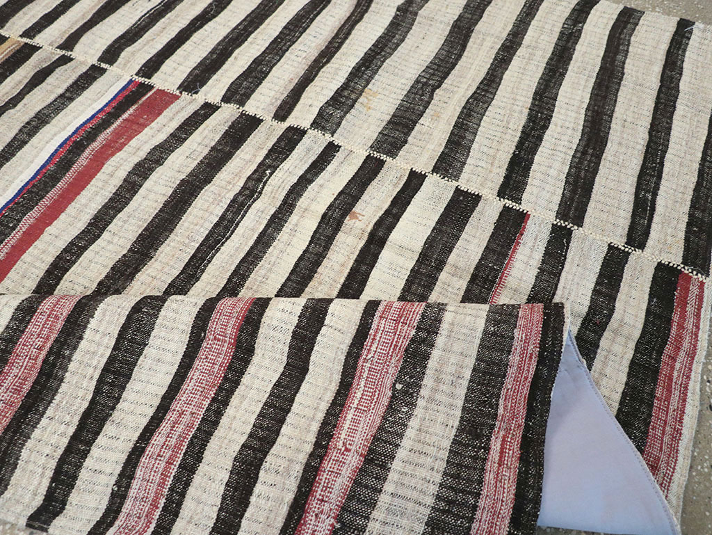 Vintage Persian Flatweave Kilim Accent Rug, No.25843 - Galerie Shabab