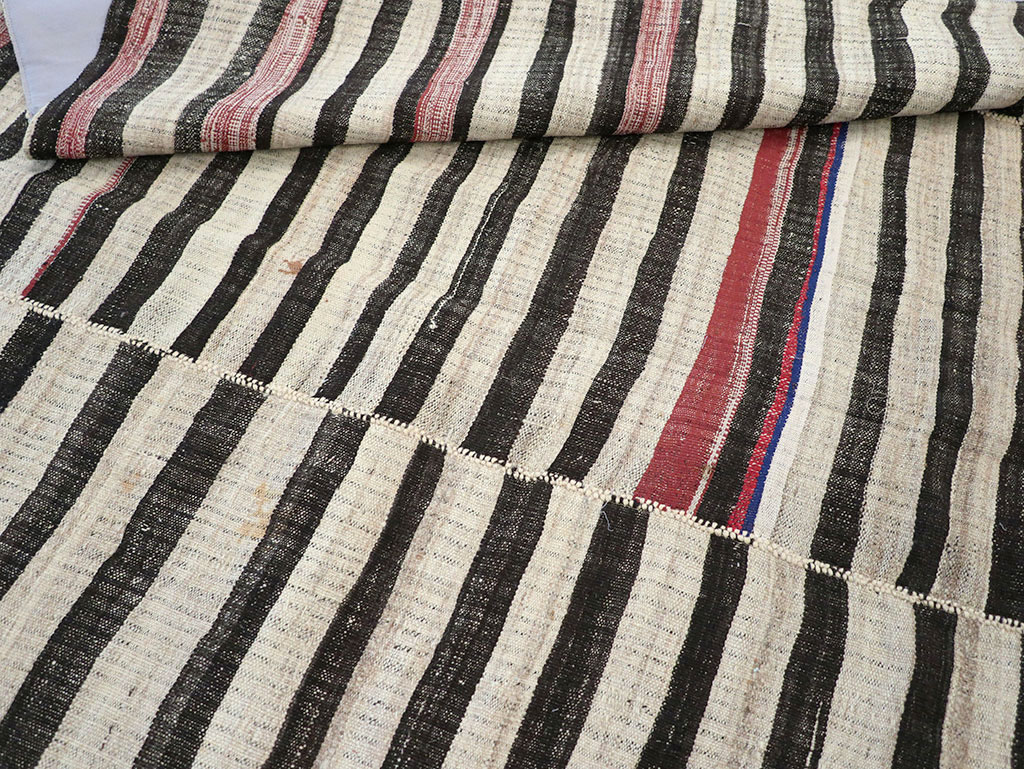 Vintage Persian Flatweave Kilim Accent Rug, No.25843 - Galerie Shabab