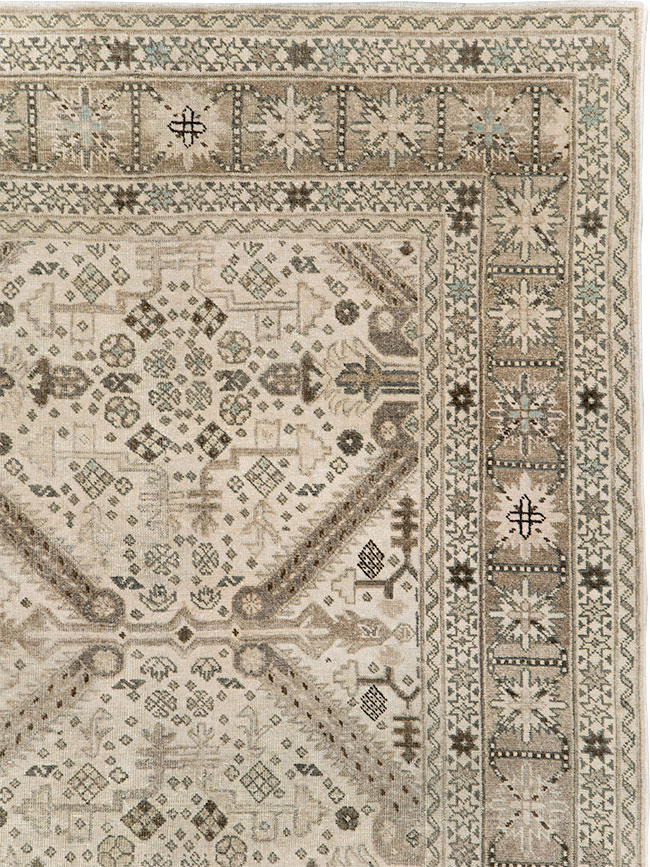 Vintage Persian Tabriz Accent Carpet, No.25866 - Galerie Shabab