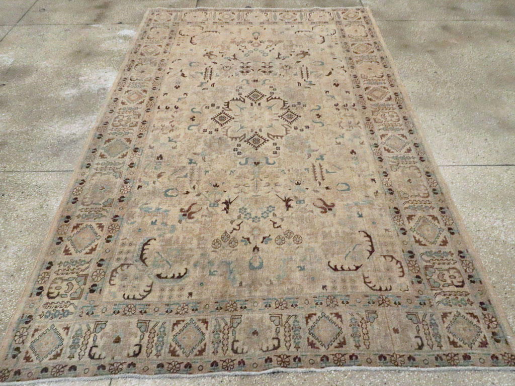 Vintage Persian Tabriz Accent Carpet, No.25867 - Galerie Shabab