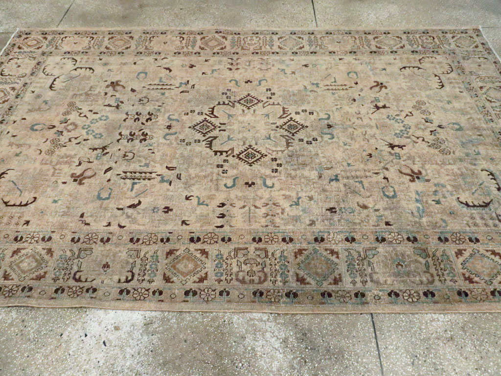 Vintage Persian Tabriz Accent Carpet, No.25867 - Galerie Shabab