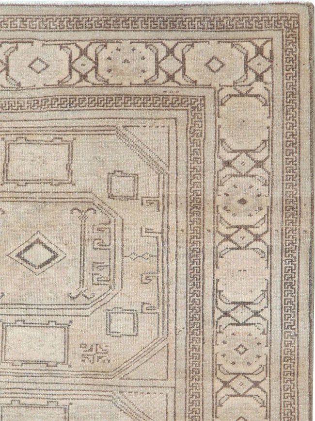 Antique Persian Tabriz Throw Rug, No.25869 - Galerie Shabab