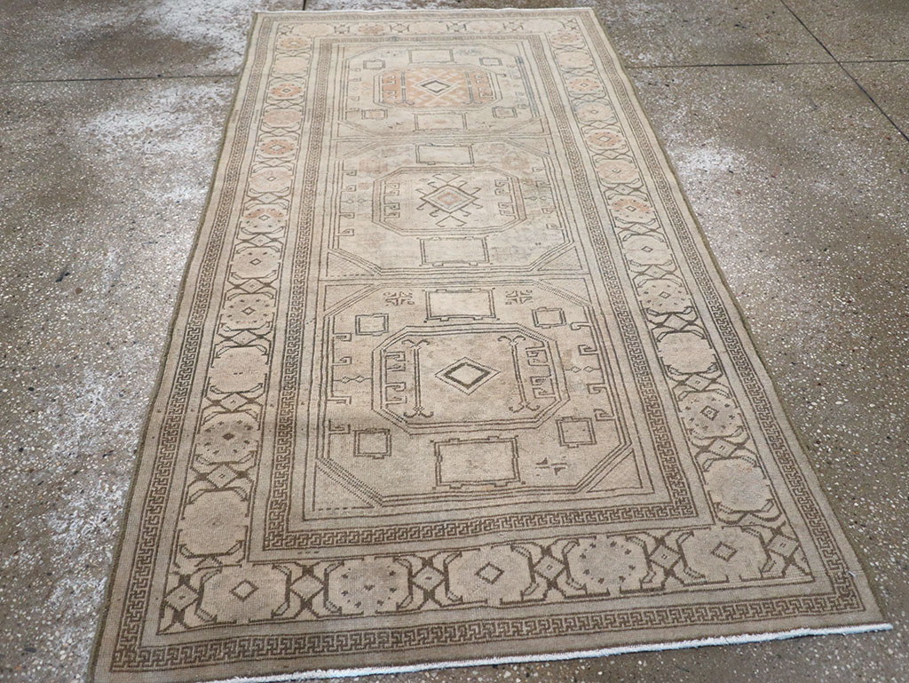 Antique Persian Tabriz Throw Rug, No.25869 - Galerie Shabab