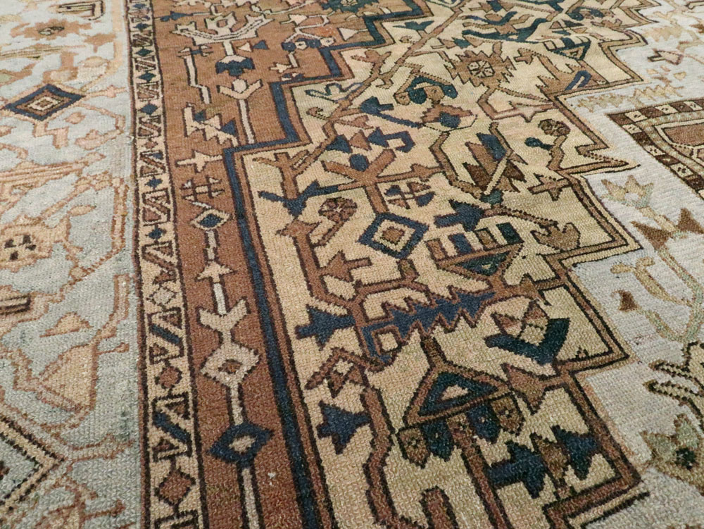 Antique Persian Heriz Carpet, No.25894 - Galerie Shabab