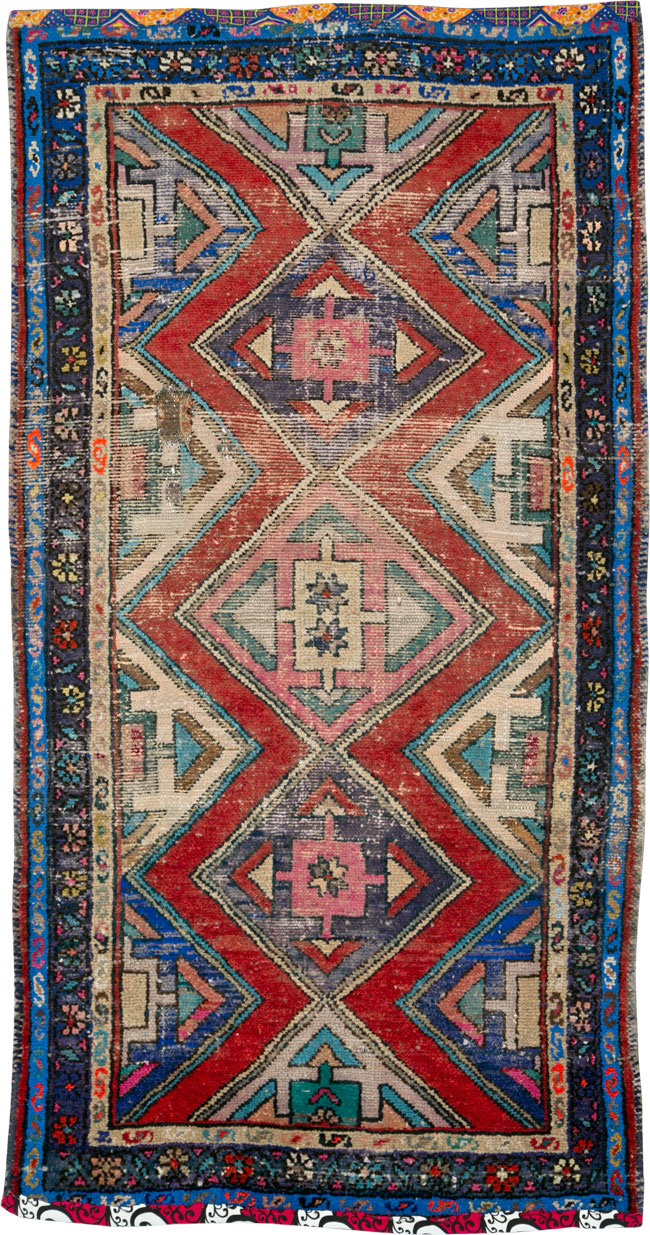 Vintage Persian Hamadan Distressed Rug, No.25917 - Galerie Shabab