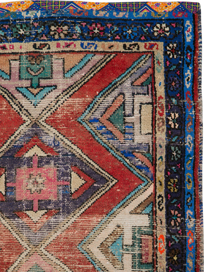 Vintage Persian Hamadan Distressed Rug, No.25917 - Galerie Shabab