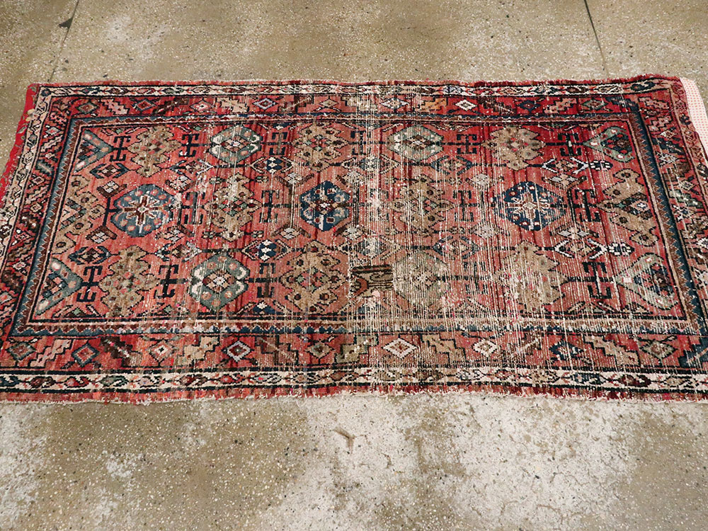 Vintage Persian Hamadan Distressed Rug, No.25928 - Galerie Shabab