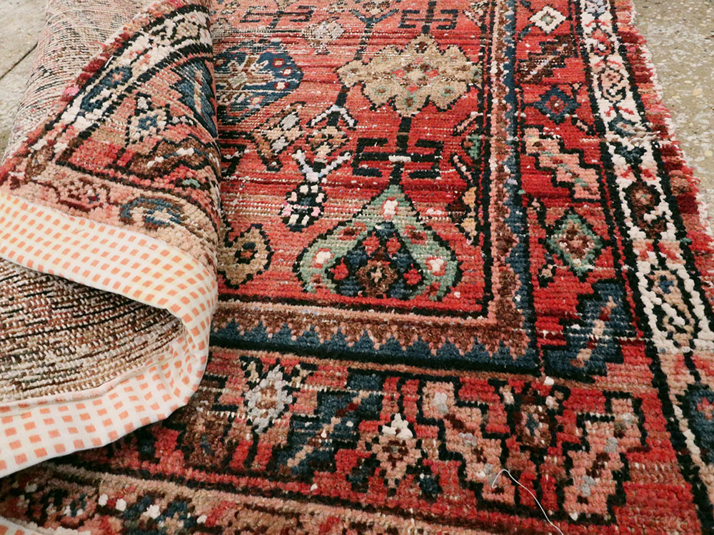 Vintage Persian Hamadan Distressed Rug, No.25928 - Galerie Shabab