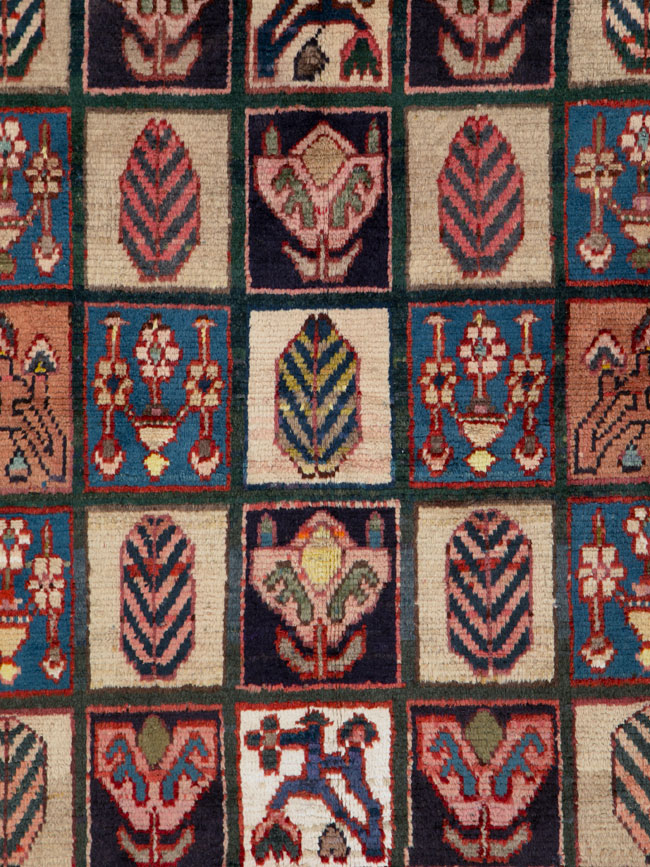 Vintage Persian Bakhtiari Rug, No.25930 - Galerie Shabab