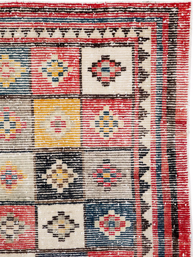 Vintage Persian Gabbeh Rug, No.25937 - Galerie Shabab