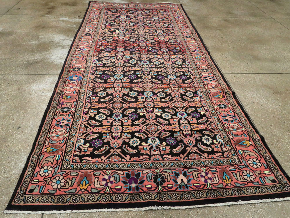 Vintage Persian Mahal Gallery Carpet, No.25943 - Galerie Shabab