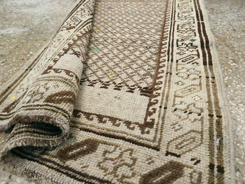 Vintage Persian Kurdish Runner, No.25949 - Galerie Shabab