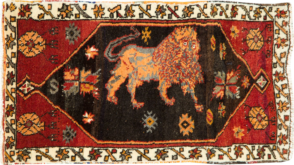 Vintage Turkish Anatolian Pictorial Throw Rug, No.26011 - Galerie Shabab