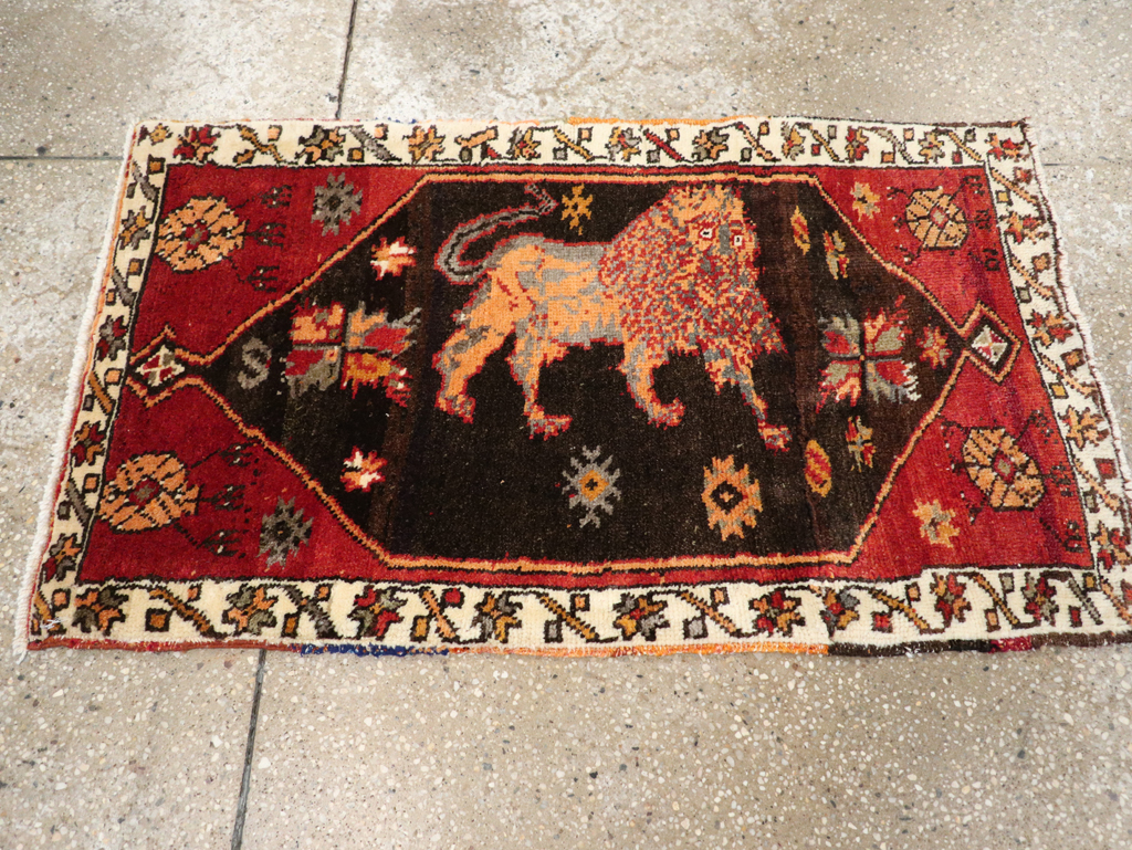 Vintage Turkish Anatolian Pictorial Throw Rug, No.26011 - Galerie Shabab