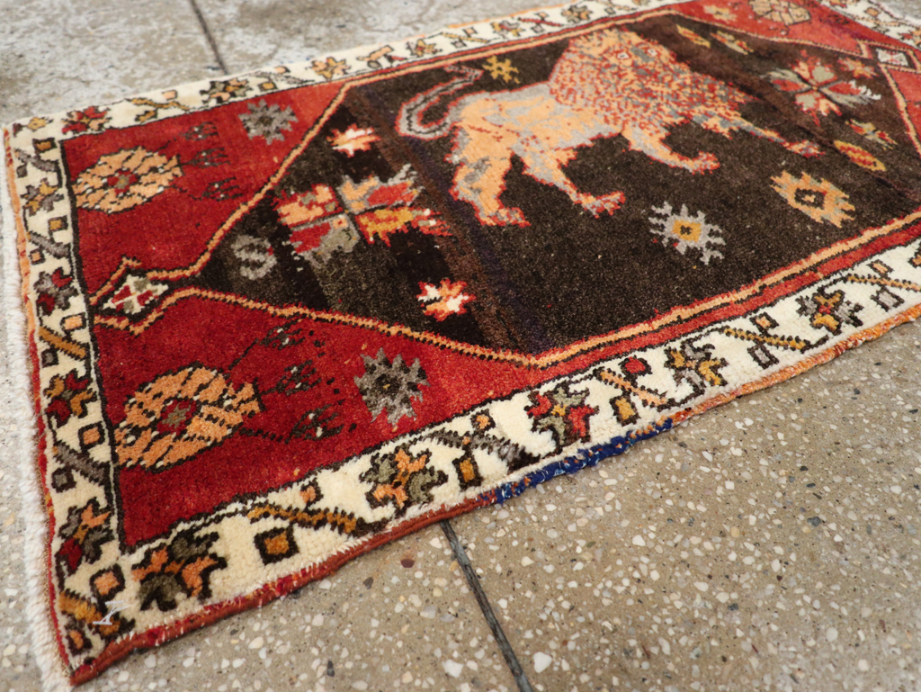 Vintage Turkish Anatolian Pictorial Throw Rug, No.26011 - Galerie Shabab