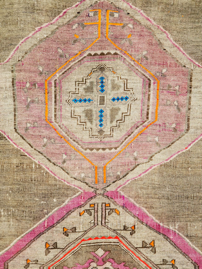 Vintage Turkish Anatolian Carpet, No.26018 - Galerie Shabab