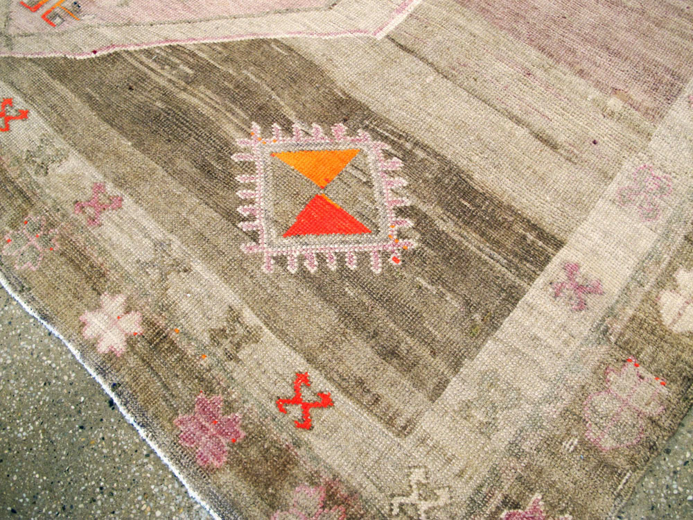 Vintage Turkish Anatolian Carpet, No.26018 - Galerie Shabab