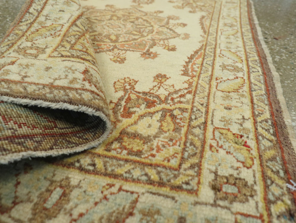 Antique Persian Tabriz Throw Rug, No.26020 - Galerie Shabab