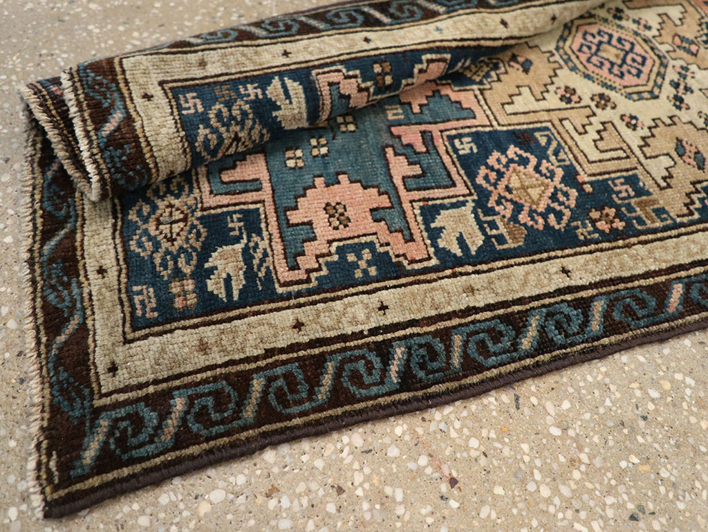 Antique Caucasian Shirvan Throw Rug, No.26027 - Galerie Shabab