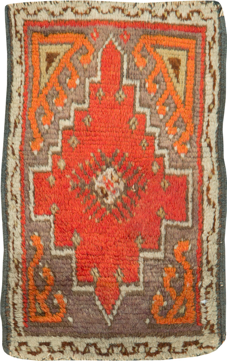 Vintage Turkish Anatolian Throw Rug, No.26032 - Galerie Shabab