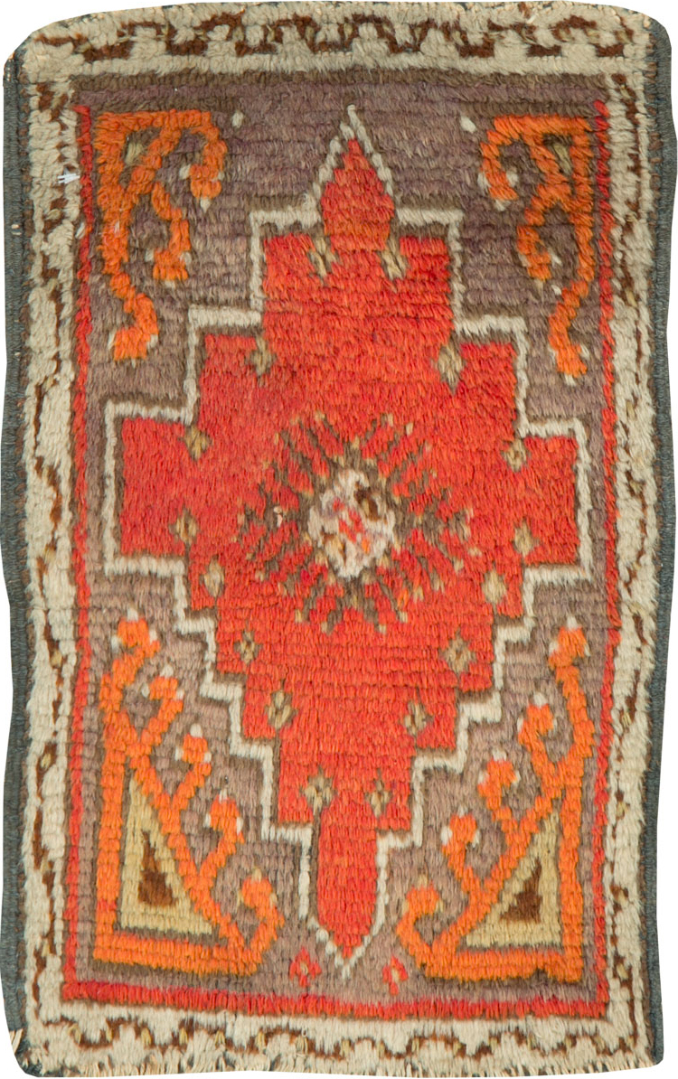 Vintage Turkish Anatolian Throw Rug, No.26032 - Galerie Shabab
