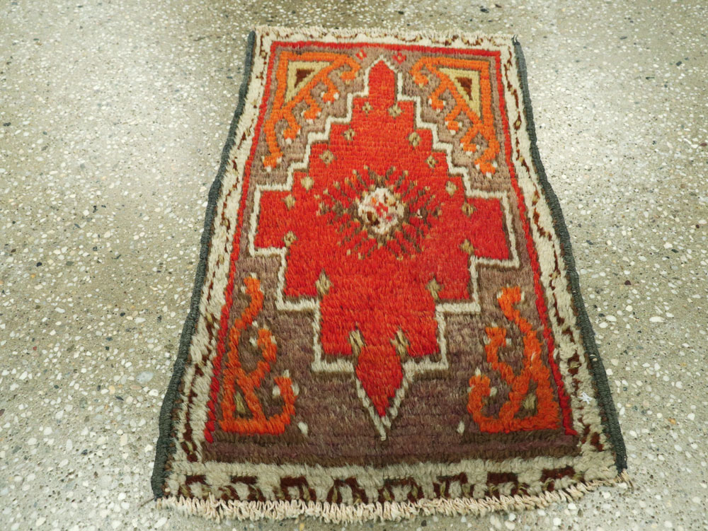 Vintage Turkish Anatolian Throw Rug, No.26032 - Galerie Shabab