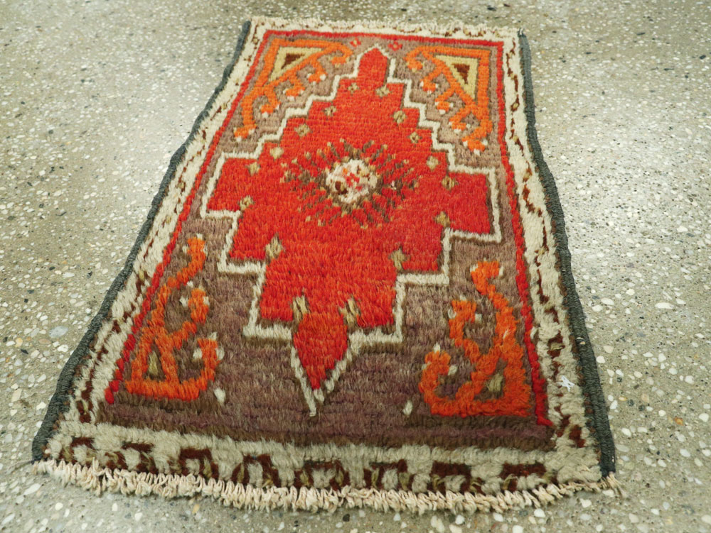 Vintage Turkish Anatolian Throw Rug, No.26032 - Galerie Shabab