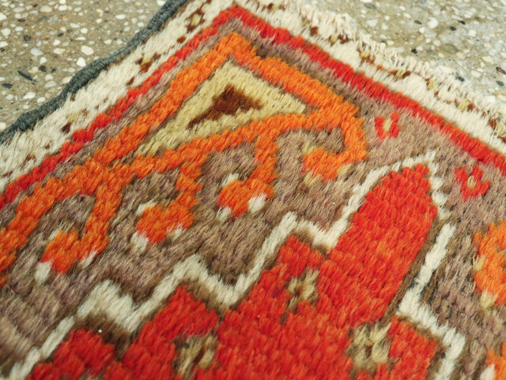 Vintage Turkish Anatolian Throw Rug, No.26032 - Galerie Shabab