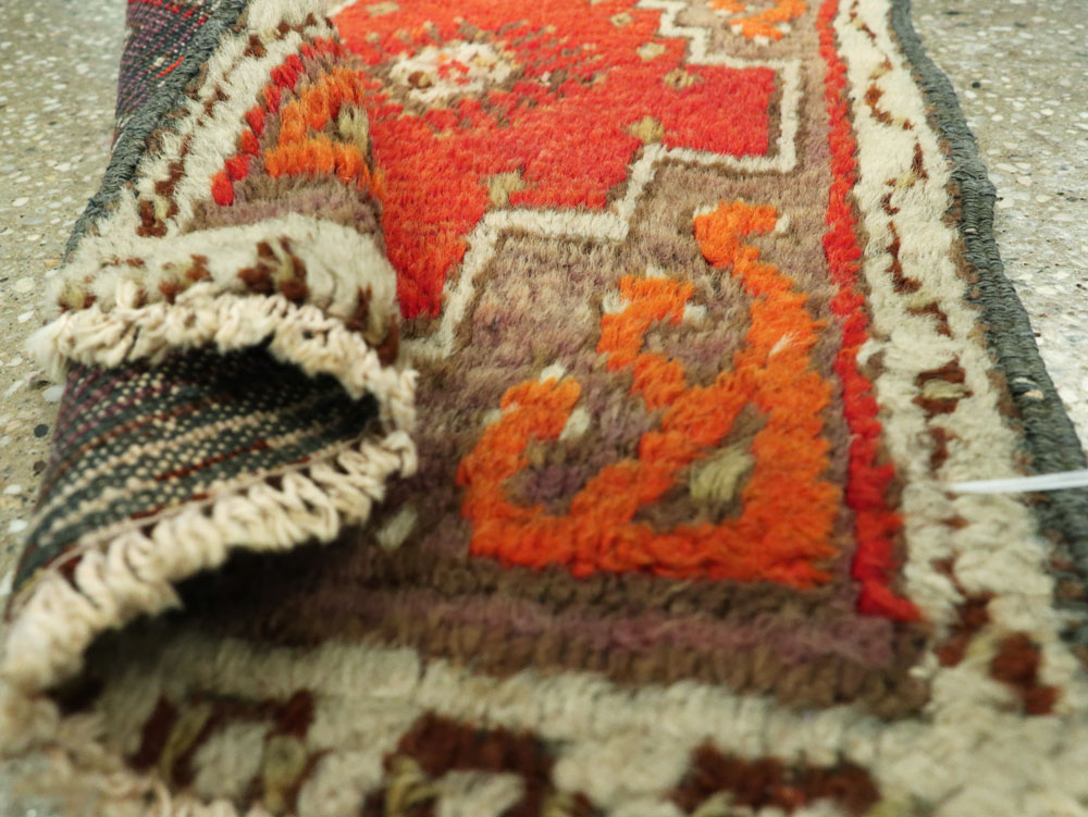 Vintage Turkish Anatolian Throw Rug, No.26032 - Galerie Shabab