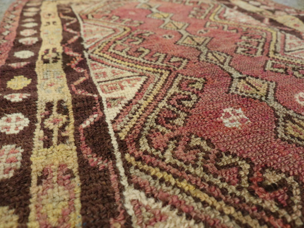 Vintage Turkish Anatolian Throw Rug, No.26037 - Galerie Shabab