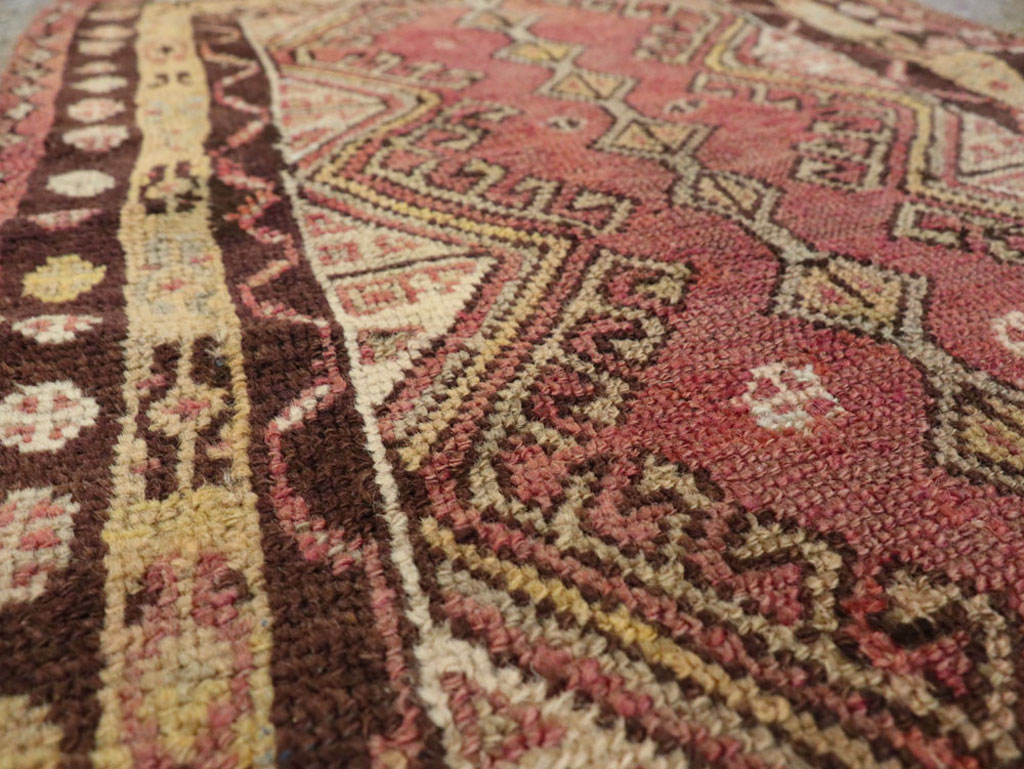 Vintage Turkish Anatolian Throw Rug, No.26037 - Galerie Shabab