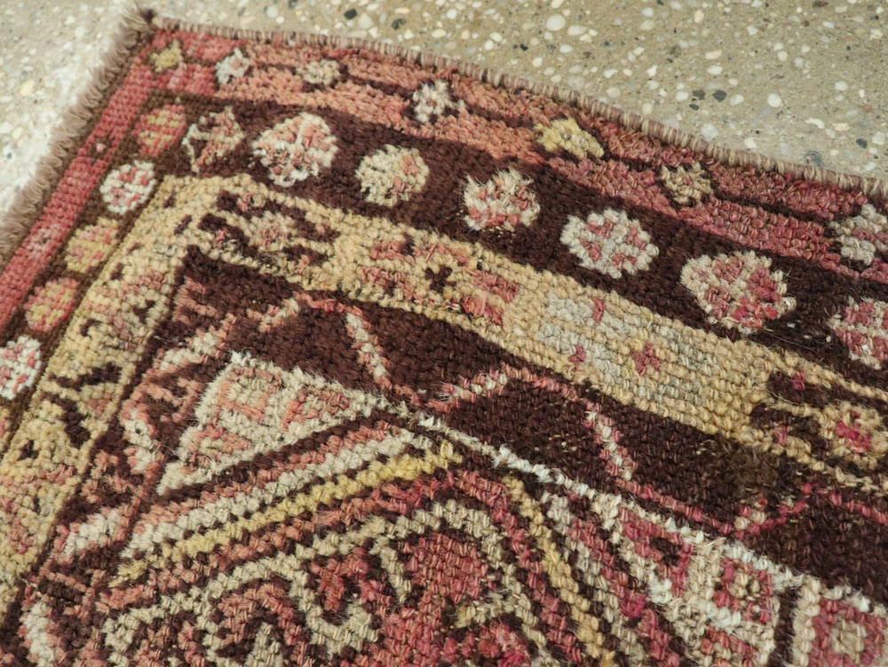 Vintage Turkish Anatolian Throw Rug, No.26037 - Galerie Shabab
