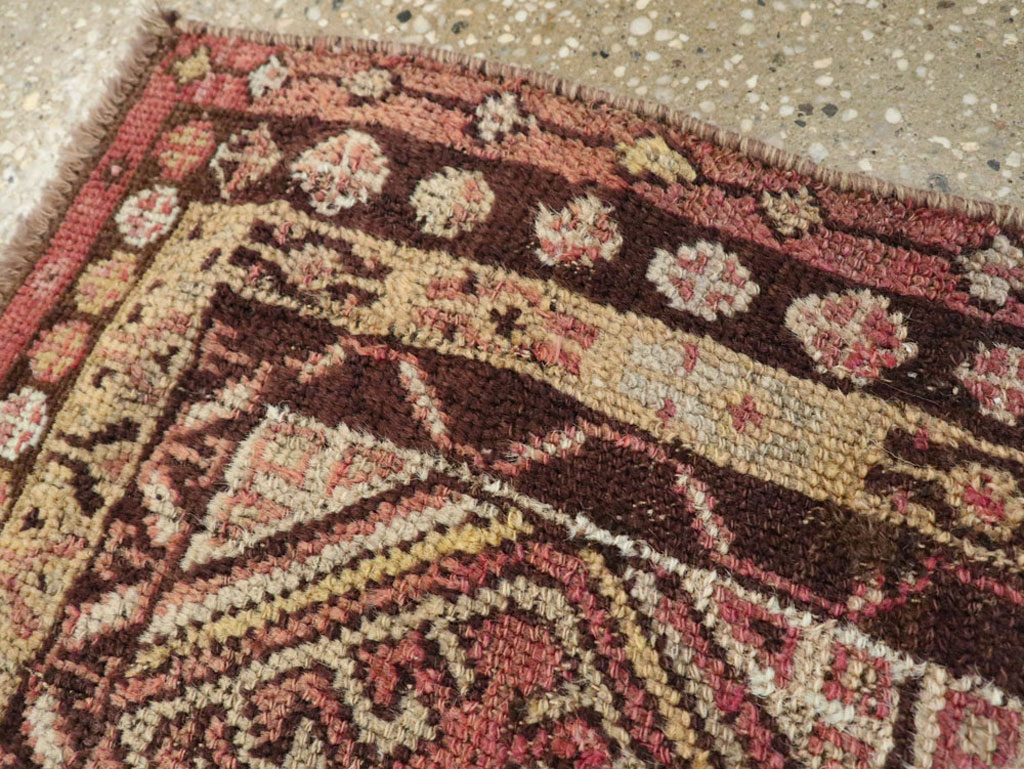Vintage Turkish Anatolian Throw Rug, No.26037 - Galerie Shabab
