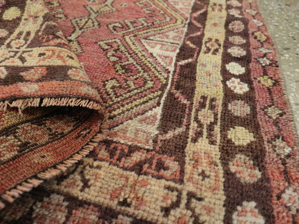 Vintage Turkish Anatolian Throw Rug, No.26037 - Galerie Shabab