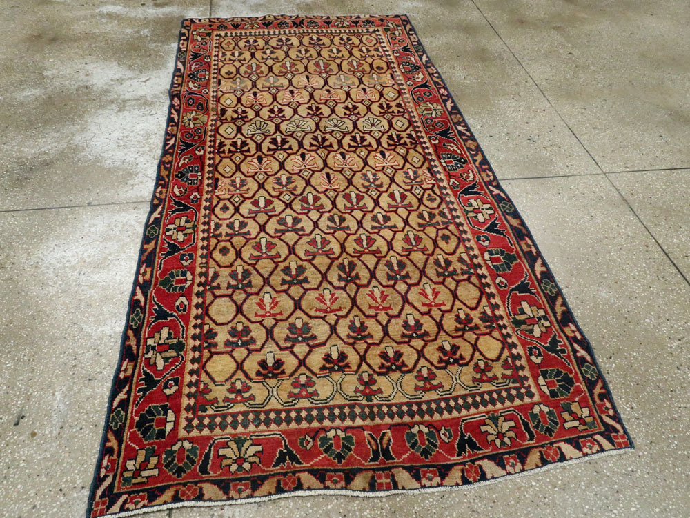 Vintage Persian Fereghan Mahal Rug, No.26129 - Galerie Shabab