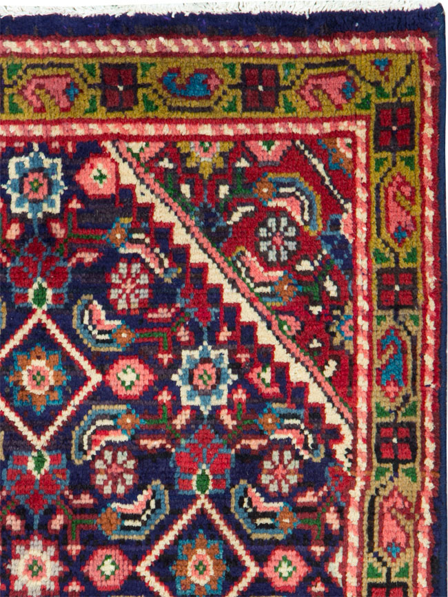Vintage Persian Mahal Runner, No.26130 - Galerie Shabab