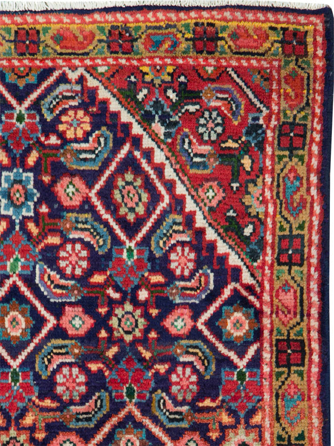 Vintage Persian Mahal Runner, No.26130 - Galerie Shabab
