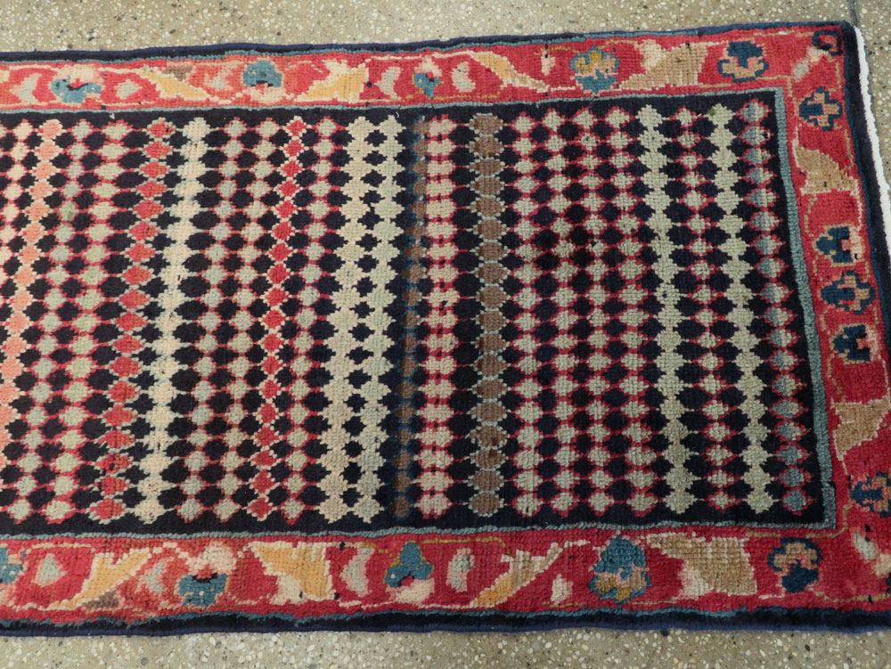 Vintage Persian Mahal Runner, No.26145 - Galerie Shabab