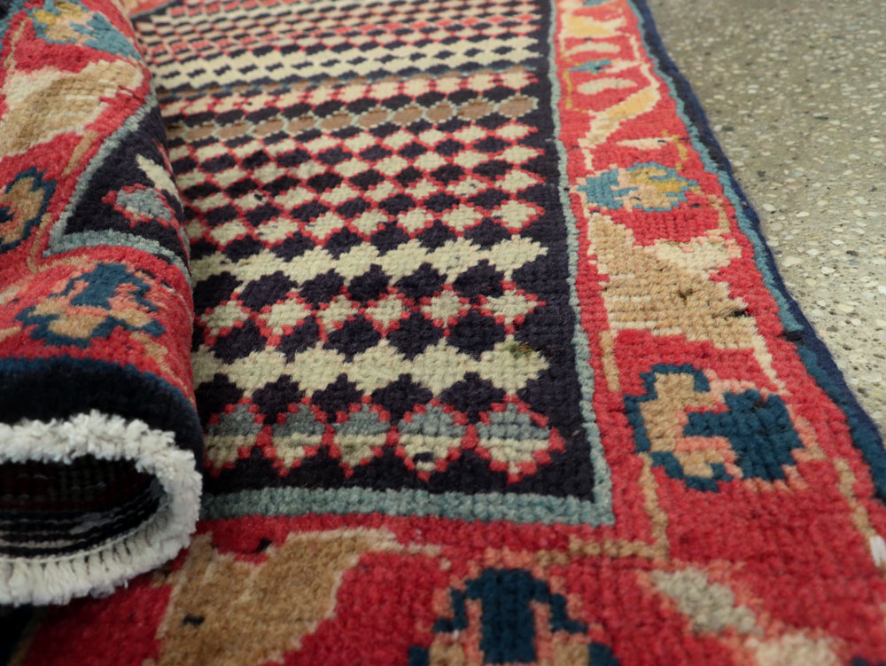 Vintage Persian Mahal Runner, No.26145 - Galerie Shabab