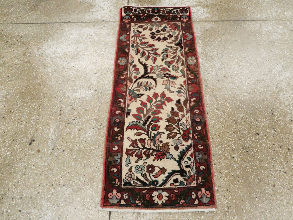 Vintage Persian Hamadan Pictorial Throw Rug, No.26220 - Galerie Shabab