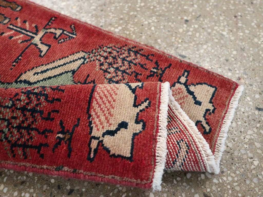 Vintage Persian Mahal Pictorial Rug, No.26228 - Galerie Shabab