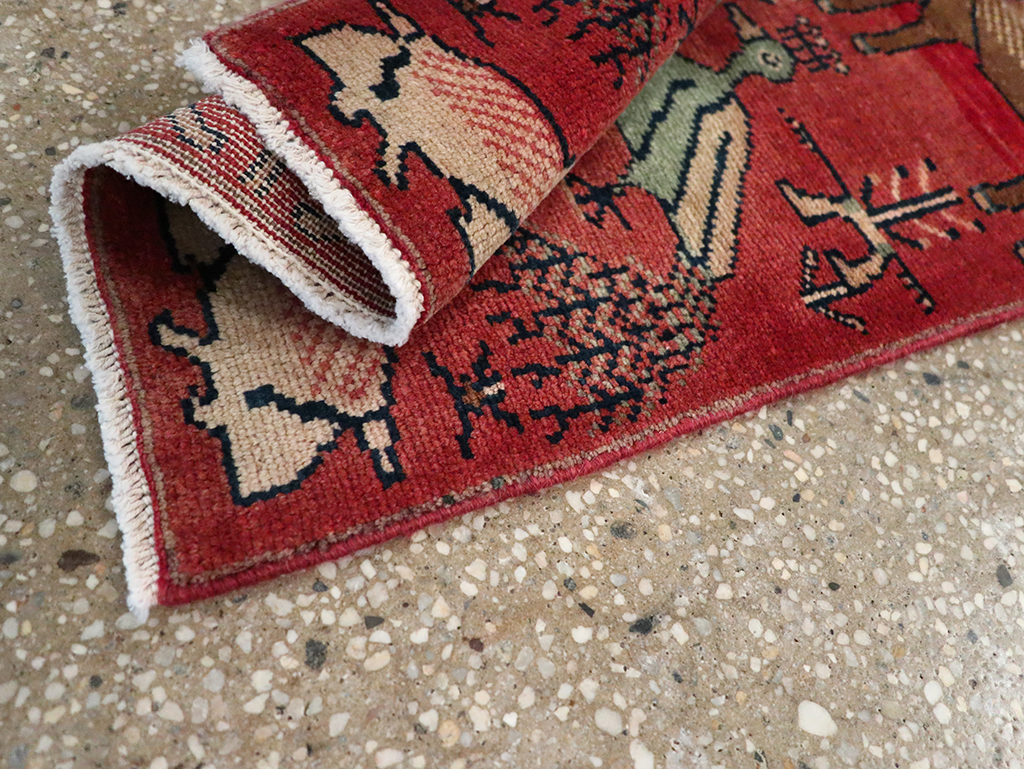 Vintage Persian Mahal Pictorial Rug, No.26228 - Galerie Shabab