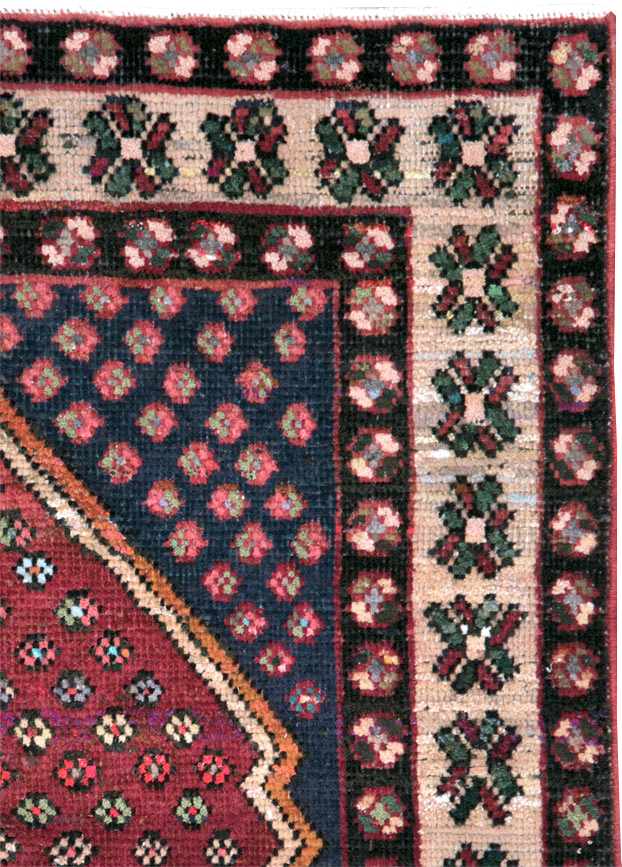 Vintage Persian Shiraz Rug, No.26248 - Galerie Shabab