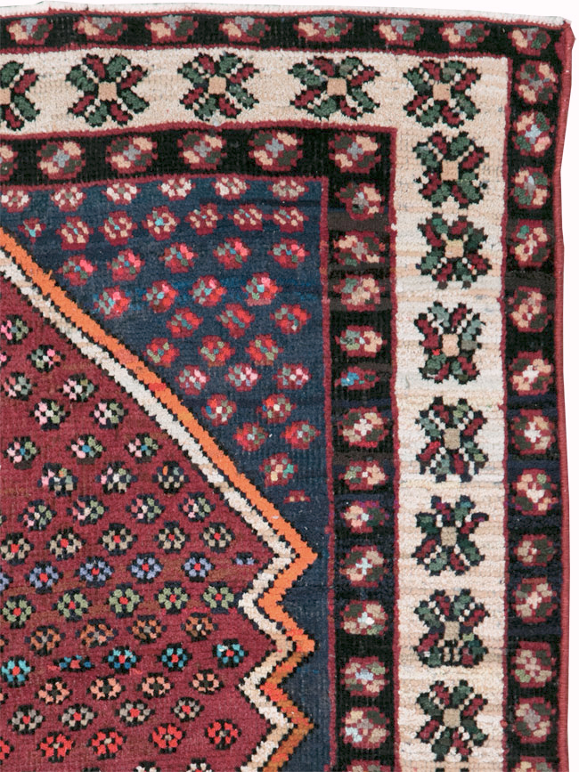 Vintage Persian Shiraz Rug, No.26248 - Galerie Shabab