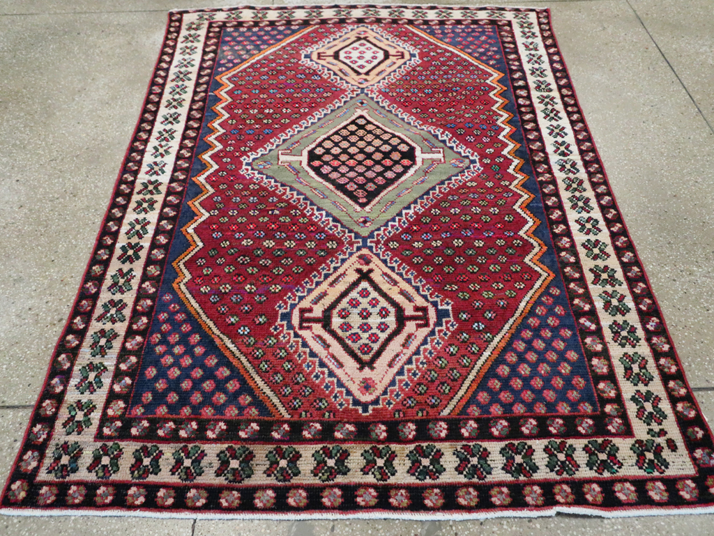 Vintage Persian Shiraz Rug, No.26248 - Galerie Shabab