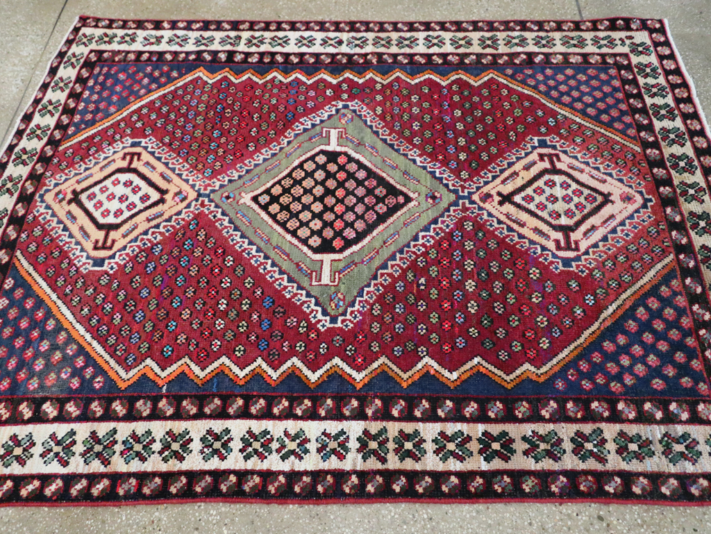 Vintage Persian Shiraz Rug, No.26248 - Galerie Shabab